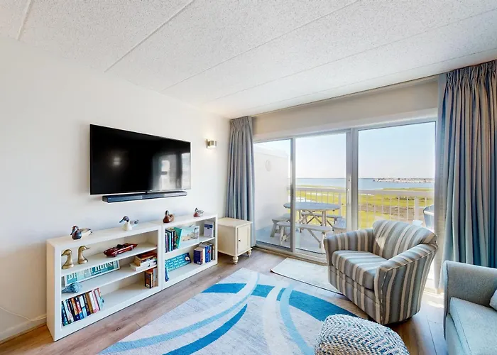 Triton's Trumpet B502 Apartment *